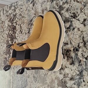 Sorel womens waterproof boots BRAND NEW NEVER WORN